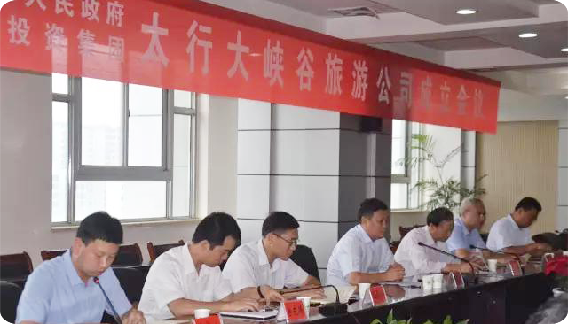 Linzhou 도시 사람들의 정부와 Henan 투자 그룹은 Linzhou Taihang 그랜드 캐년 관광 사업 발달 co., 주식 회사를 설치하기 위하여 CO 투자했다